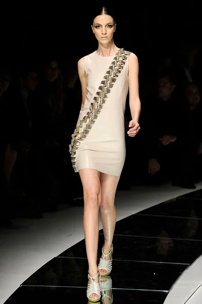Look 10